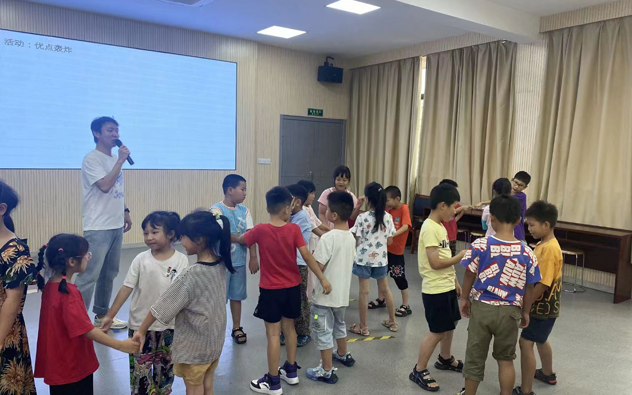 望谟龙观乡中心学校